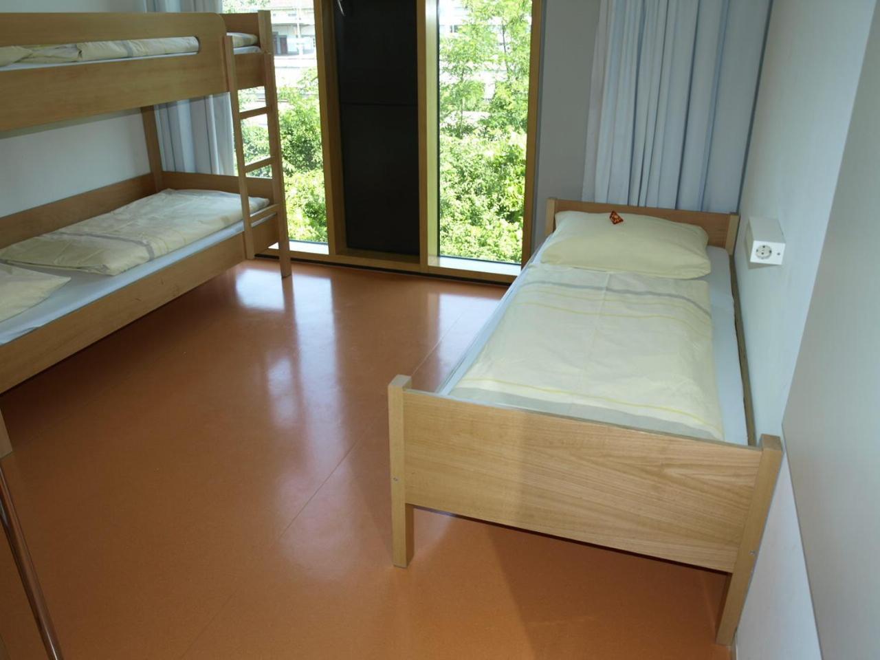 Neckarpark Hostel Stuttgart